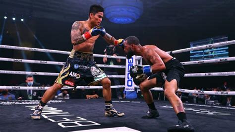 magsayo vs russell jr|Mark Magsayo pulls upset to halt Gary Russell Jr.'s long WBC featherw.